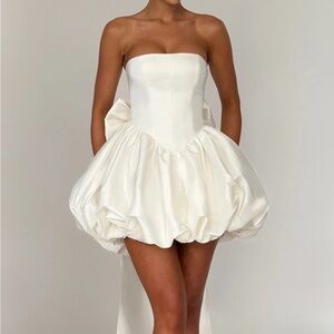 Chic Strapless Cream Dress